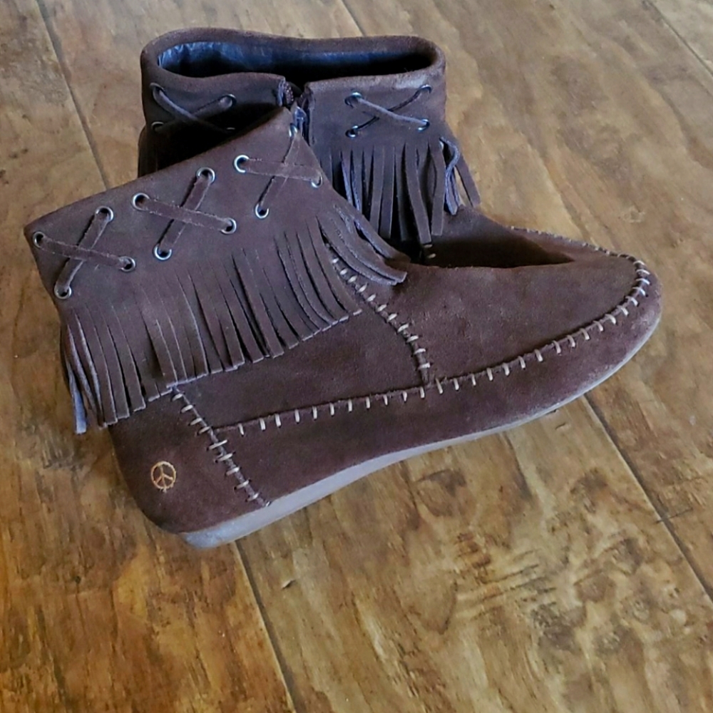 Suede Madison peace moccasins